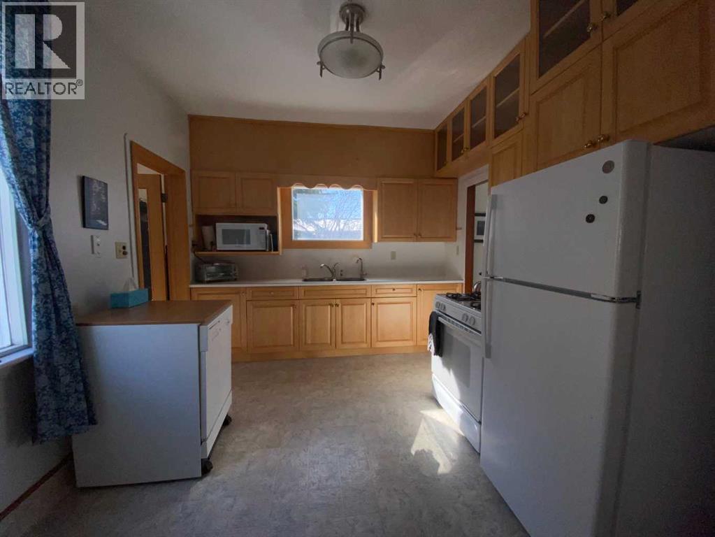 20601 25 Avenue, Bellevue, Alberta  T0K 0C0 - Photo 7 - A2295487