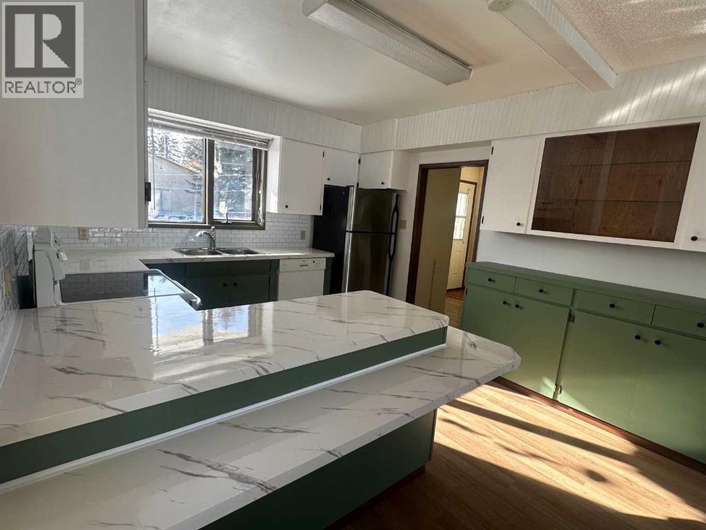 5119 51 Ave, Caroline, Alberta  T0M 1M0 - Photo 12 - A2262816