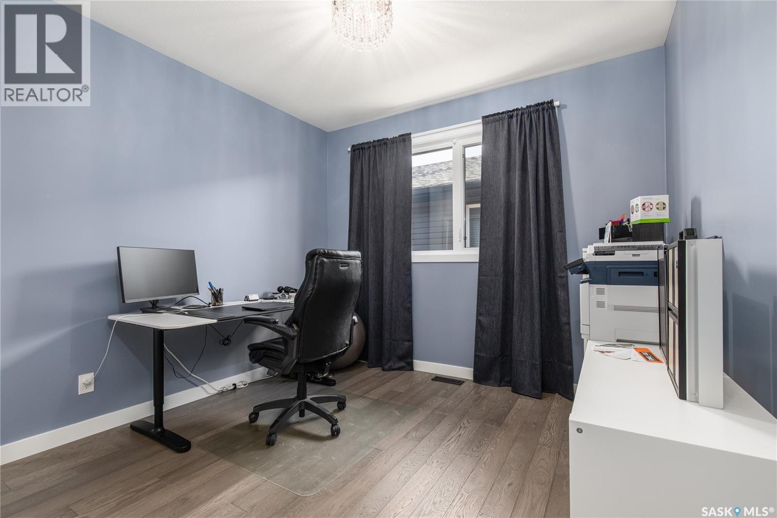 1001 Maplewood Drive, Moose Jaw, Saskatchewan  S6J 0E4 - Photo 10 - SK032308