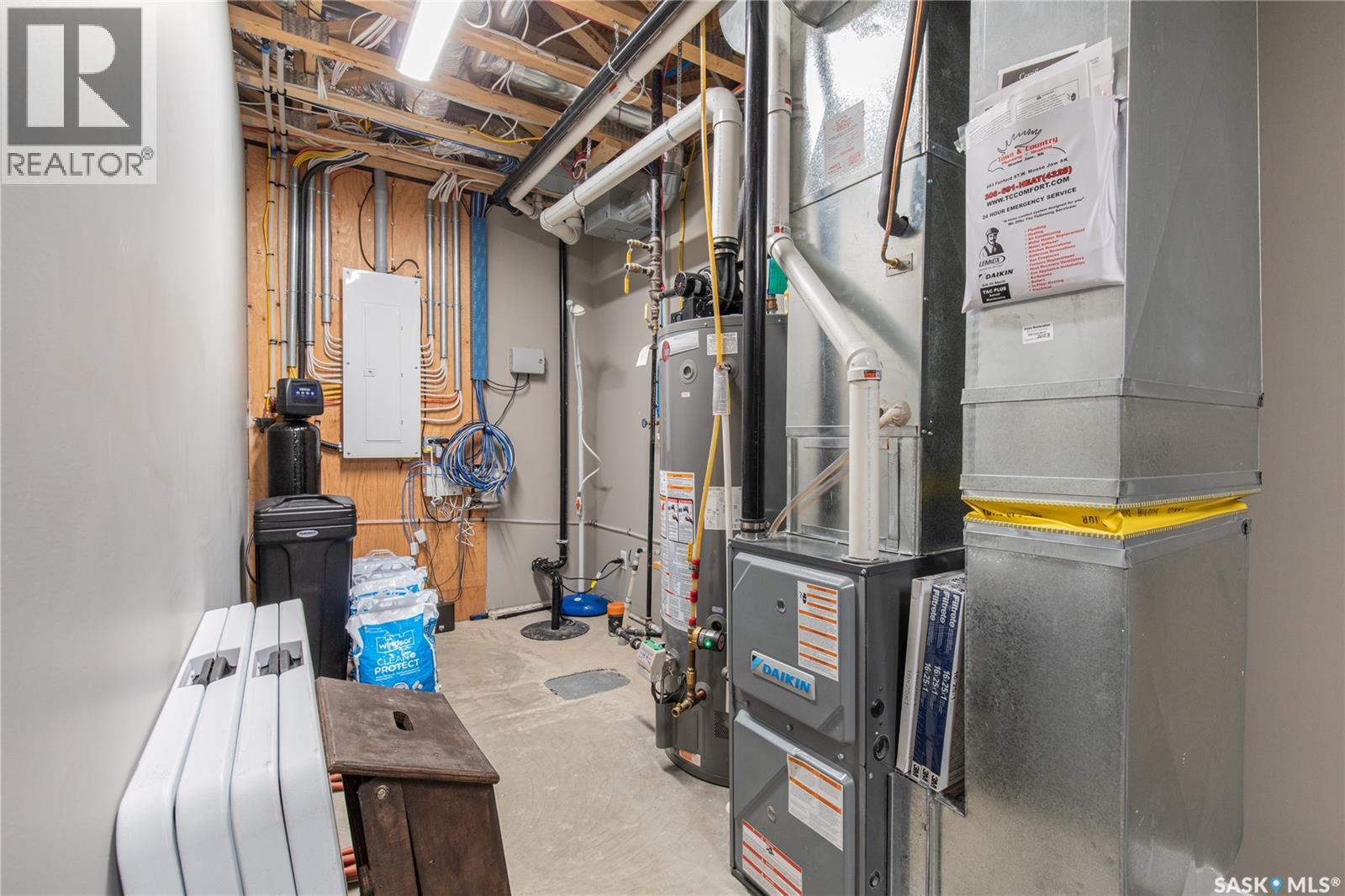 1001 Maplewood Drive, Moose Jaw, Saskatchewan  S6J 0E4 - Photo 36 - SK032308