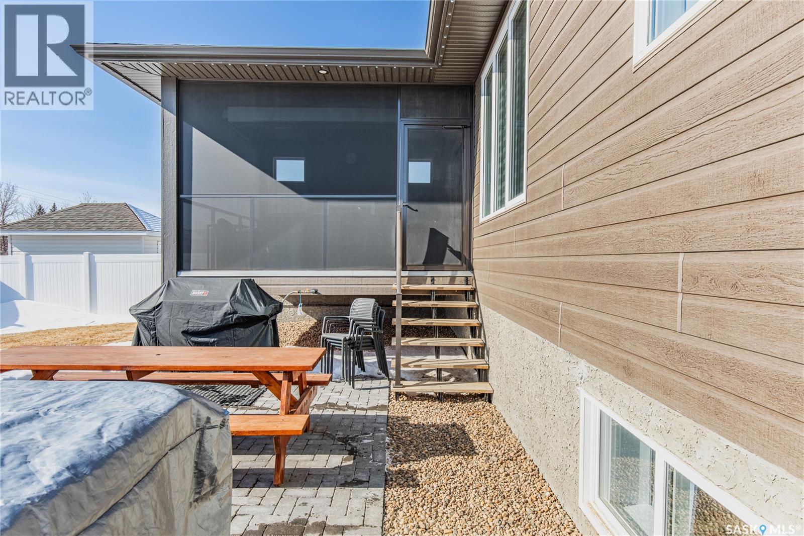 1001 Maplewood Drive, Moose Jaw, Saskatchewan  S6J 0E4 - Photo 47 - SK032308