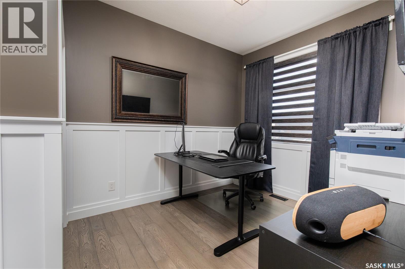 1001 Maplewood Drive, Moose Jaw, Saskatchewan  S6J 0E4 - Photo 7 - SK032308