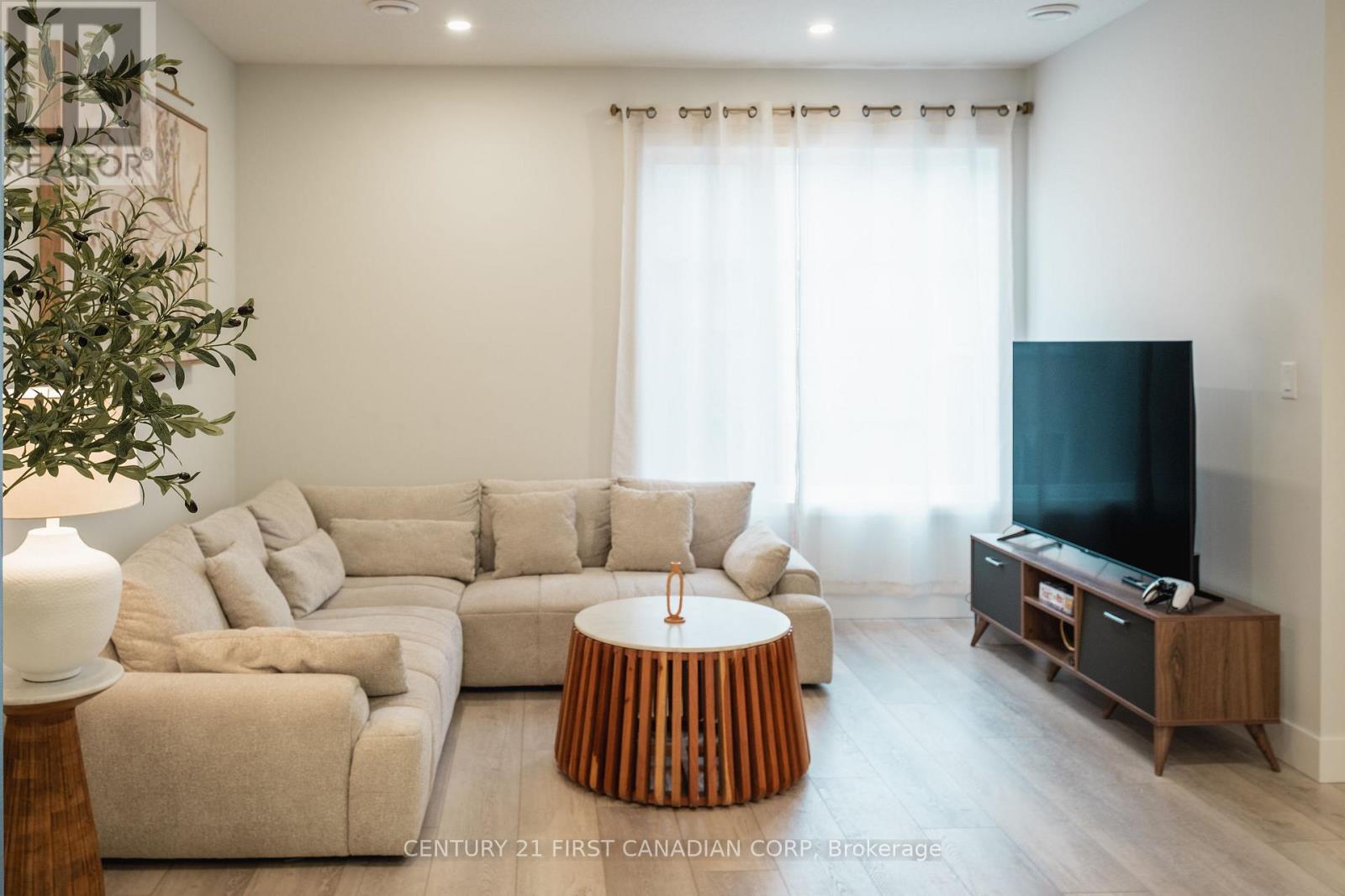 $2,500 Monthly36 - 925 Deveron Crescent, London South, Ontario