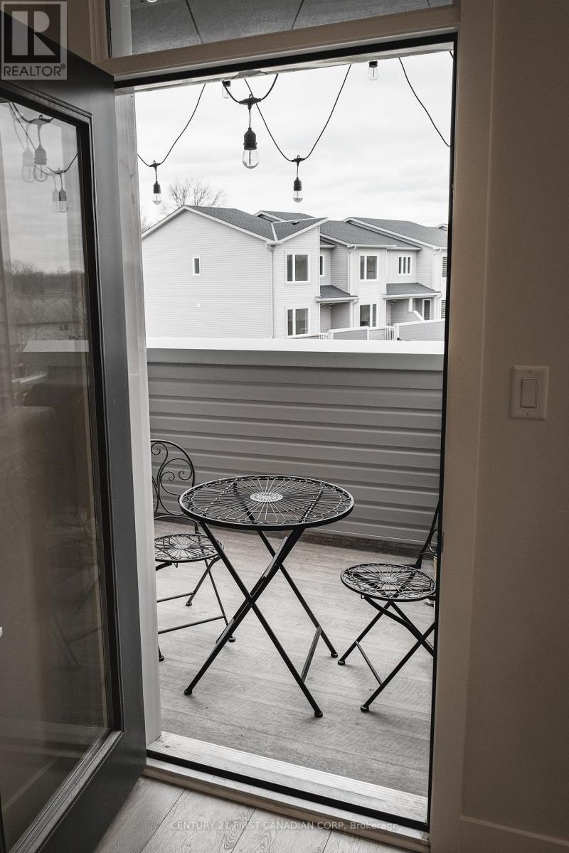 36 - 925 Deveron Crescent, London South, Ontario  N5Z 5C5 - Photo 5 - X12898426