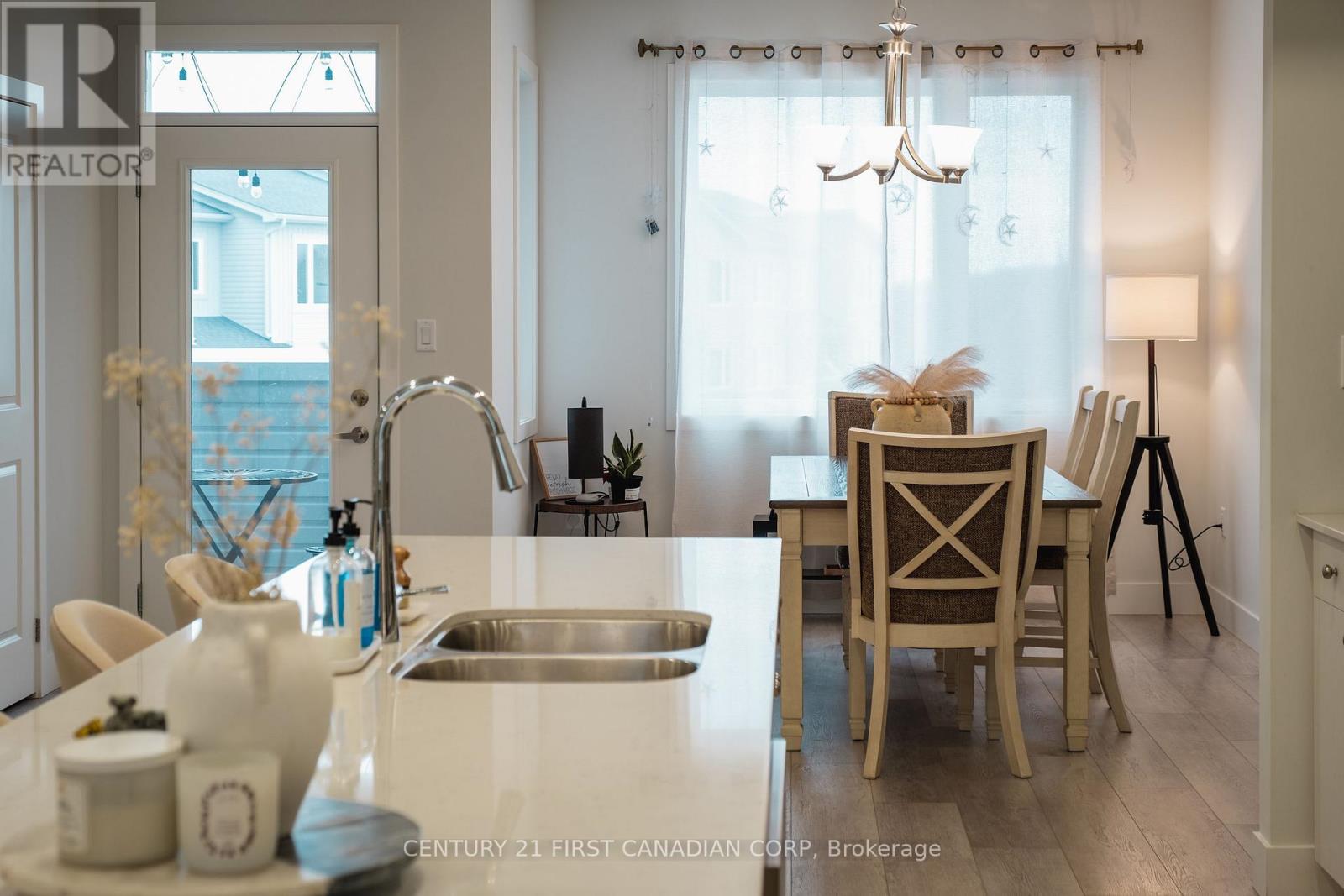 36 - 925 Deveron Crescent, London South, Ontario  N5Z 5C5 - Photo 3 - X12898426