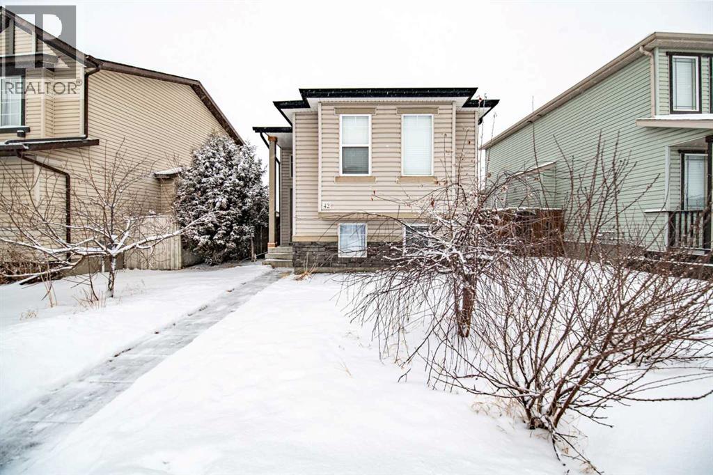 42 Johns Street, Red Deer, Alberta  T4P 4C8 - Photo 3 - A2292356