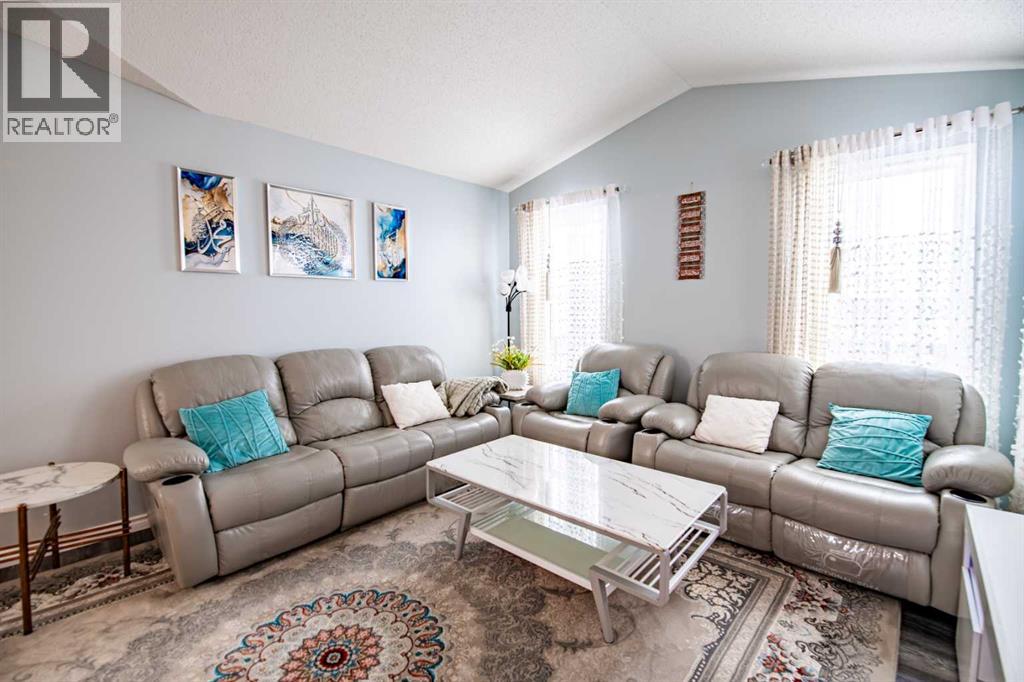 42 Johns Street, Red Deer, Alberta  T4P 4C8 - Photo 9 - A2292356