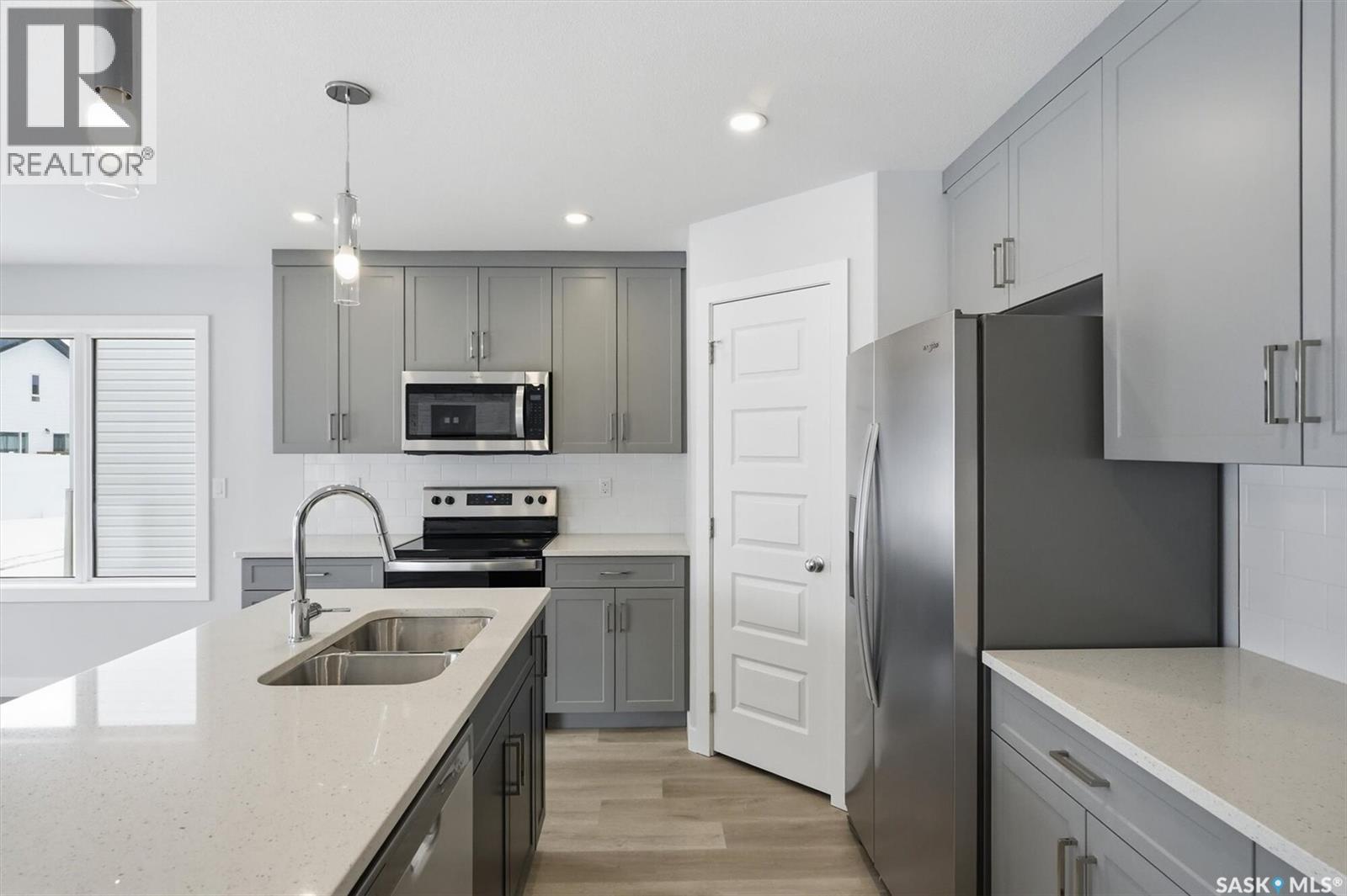 238 Kostiuk Crescent, Saskatoon, Saskatchewan  S7V 1R7 - Photo 5 - SK027981