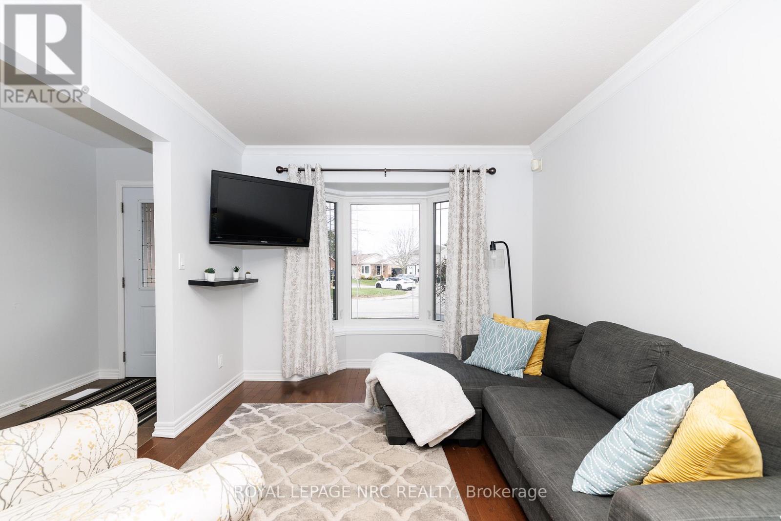 16 Leonard Drive, St. Catharines, Ontario  L2S 3V2 - Photo 9 - X12968262