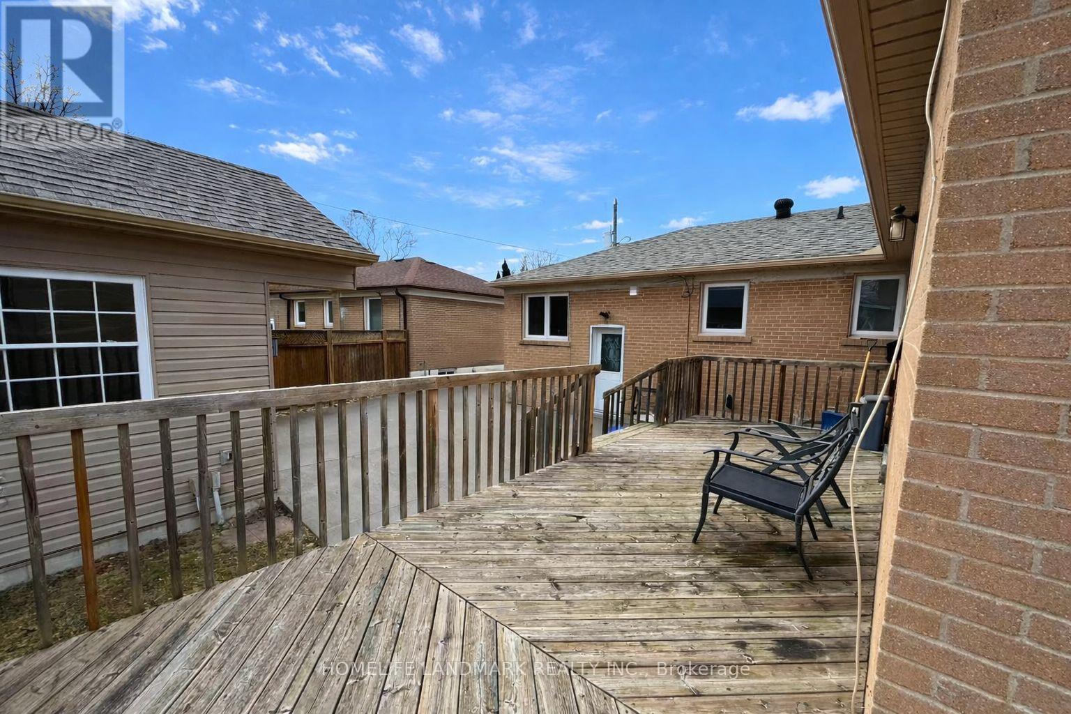 2 - 16 Cartier Crescent, Richmond Hill, Ontario  L4C 2N1 - Photo 8 - N12925942