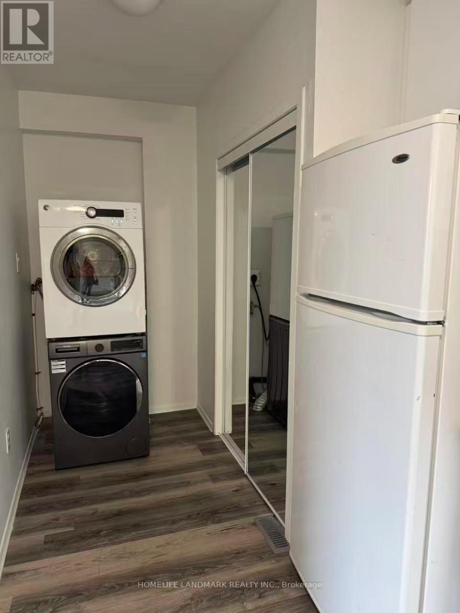 2 - 16 Cartier Crescent, Richmond Hill, Ontario  L4C 2N1 - Photo 4 - N12925942