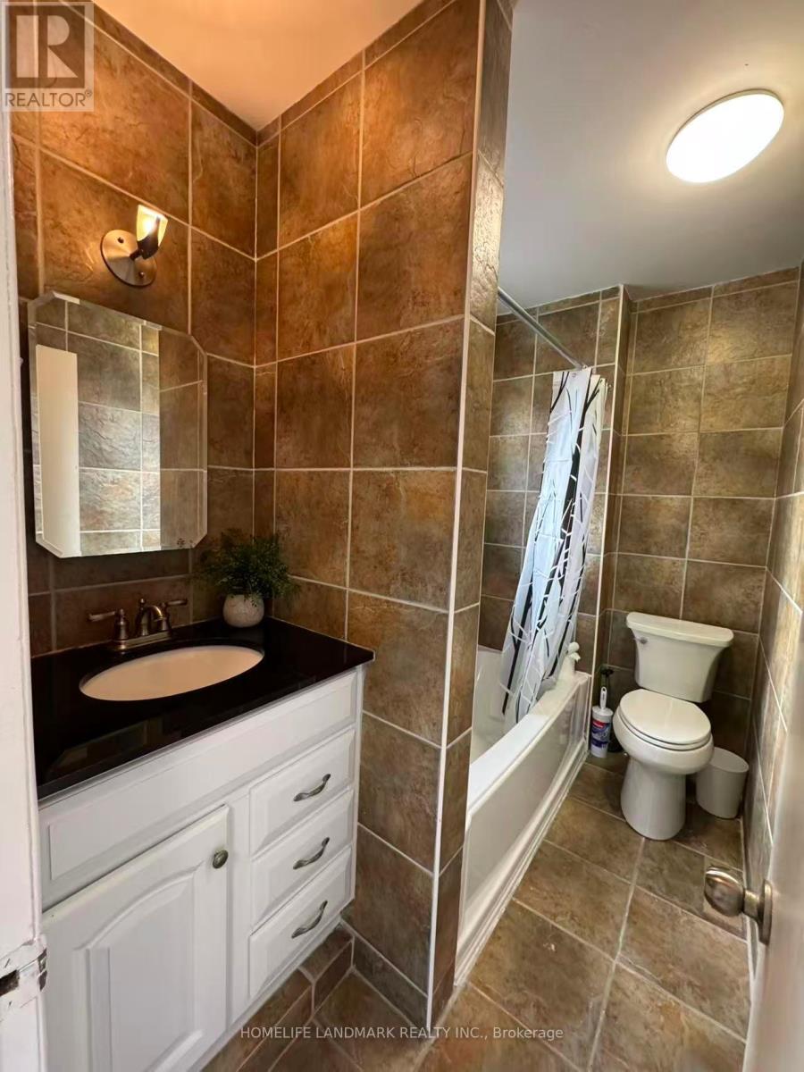 2 - 16 Cartier Crescent, Richmond Hill, Ontario  L4C 2N1 - Photo 6 - N12925942