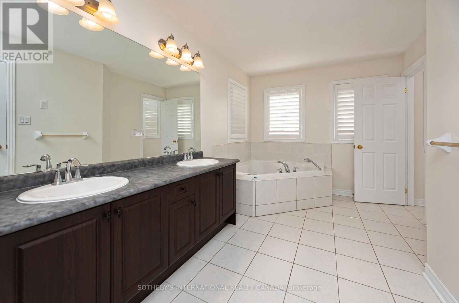 1 Herbert Wales Crescent, Markham, Ontario  L6C 0G1 - Photo 27 - N12968198