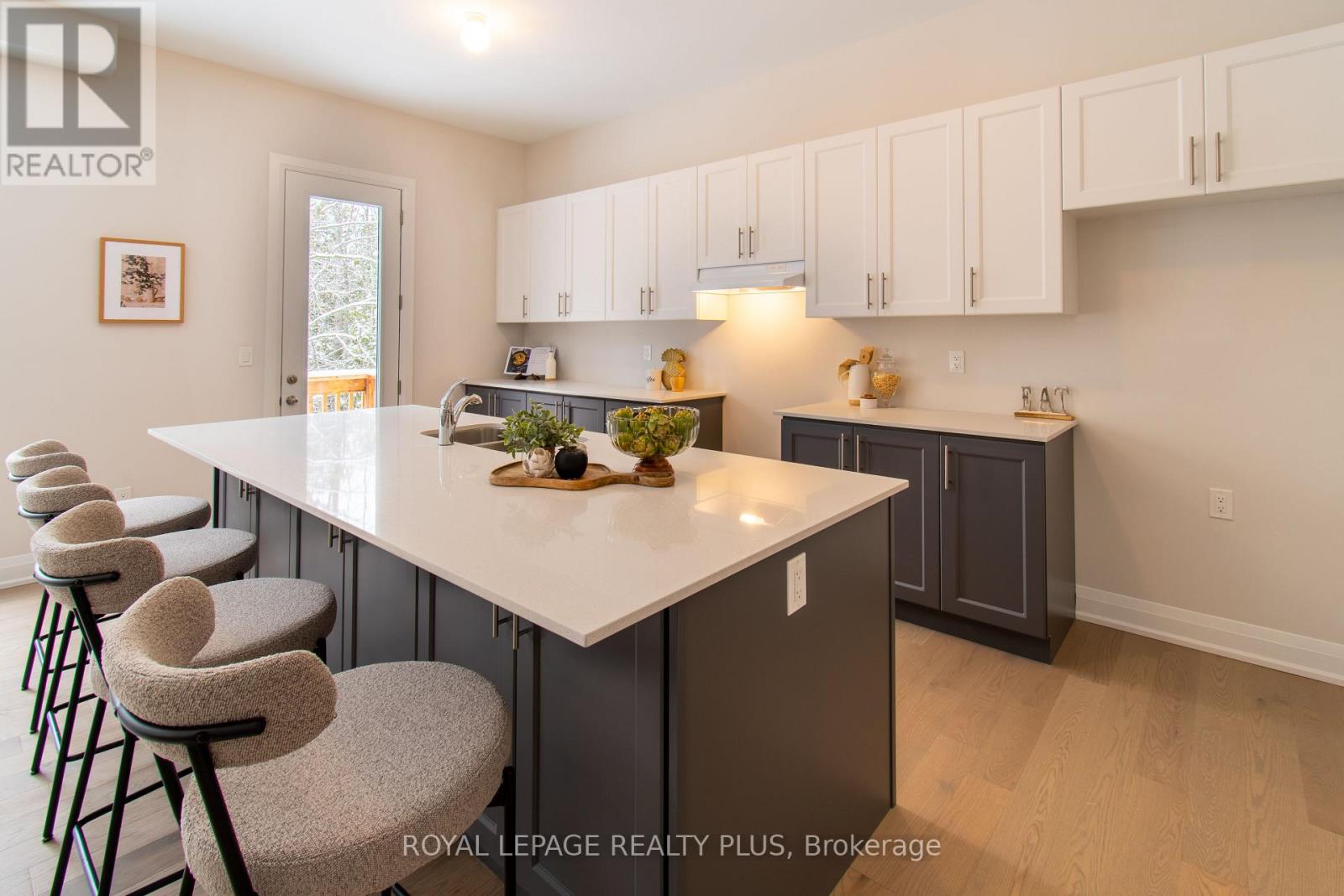 980 Church Drive, Innisfil, Ontario  L0L 1W0 - Photo 19 - N12968248