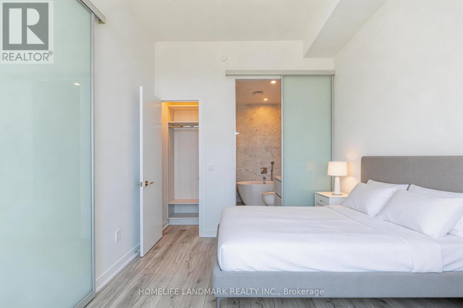 215 - 29 Green Trail Court, Toronto, Ontario  M2K 1E3 - Photo 6 - C12968164