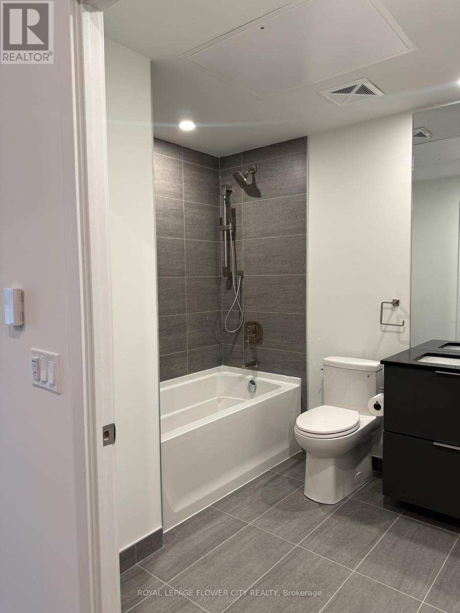 1205 - 1 Fairview Road E, Mississauga, Ontario  L5A 4C6 - Photo 4 - W12968186