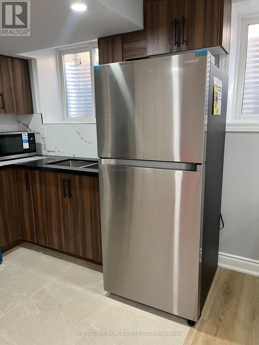 1232 Ferguson Drive, Milton, Ontario  L9E 2E4 - Photo 7 - W12968210