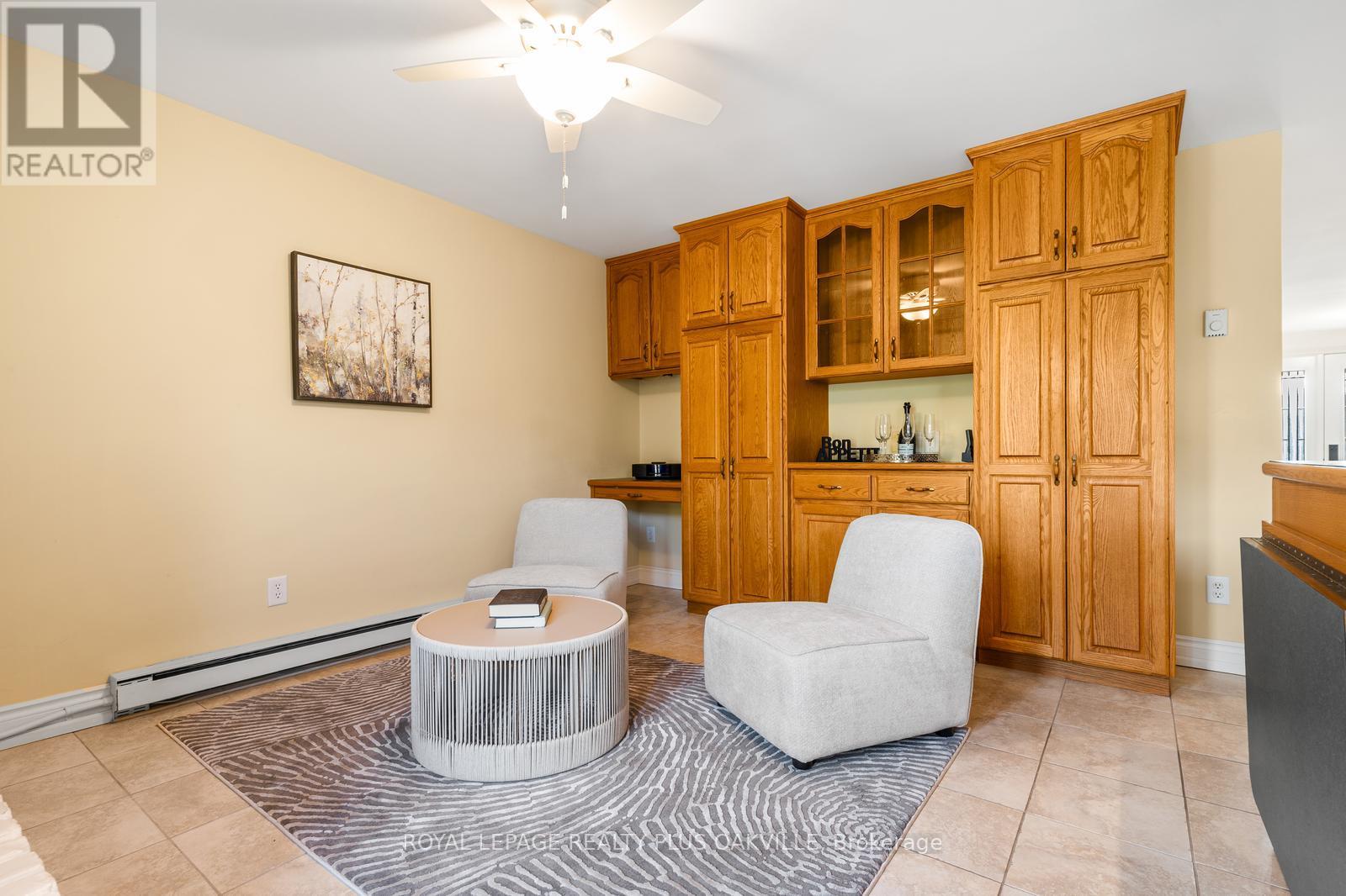 4 - 2066 Brant Street, Burlington, Ontario  L7P 3A6 - Photo 11 - W12968216