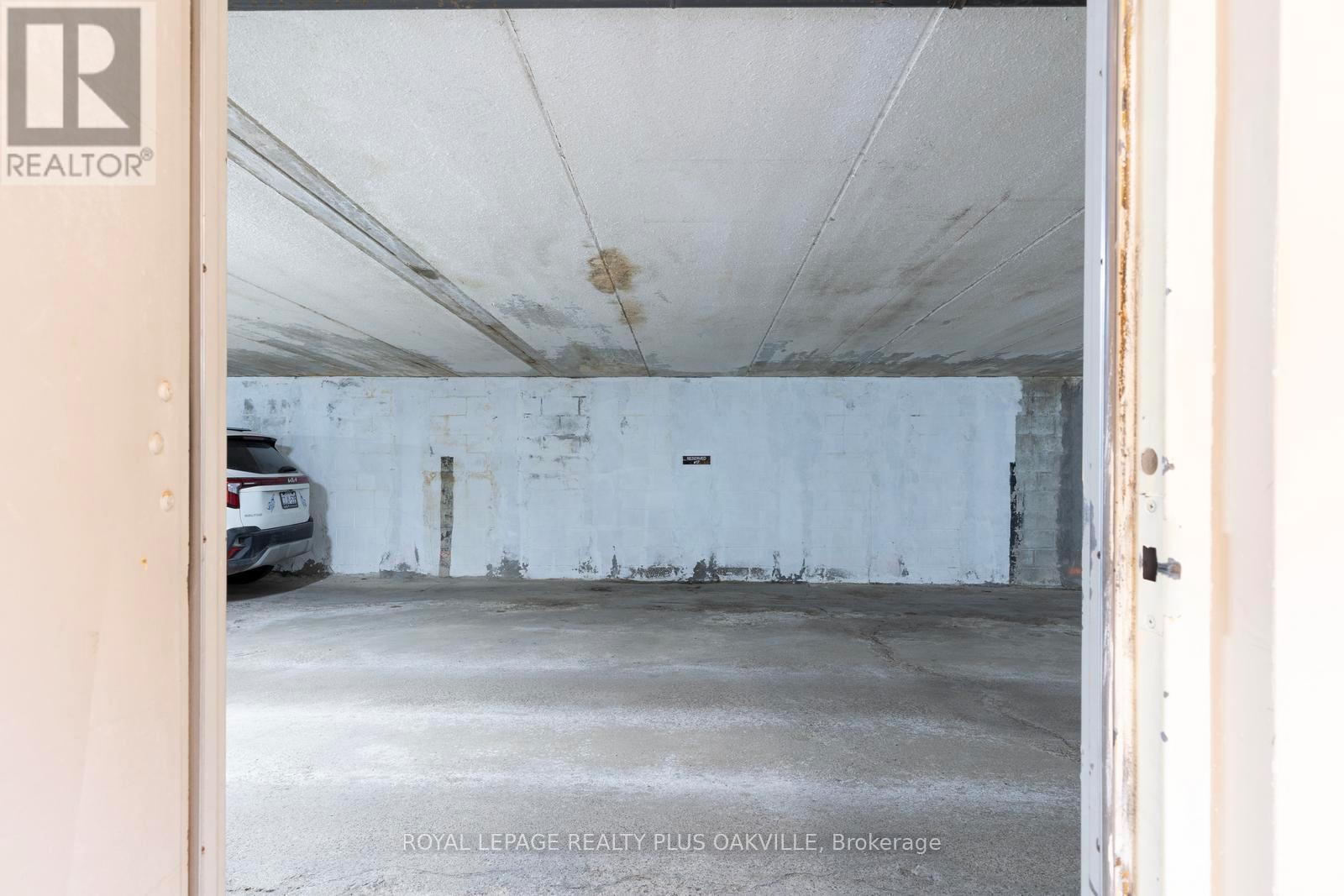 4 - 2066 Brant Street, Burlington, Ontario  L7P 3A6 - Photo 24 - W12968216