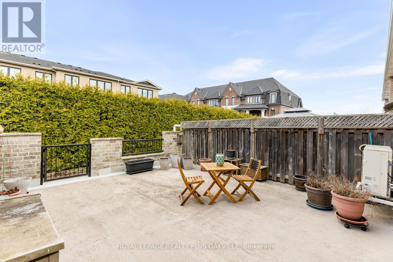 4 - 2066 Brant Street, Burlington, Ontario  L7P 3A6 - Photo 25 - W12968216