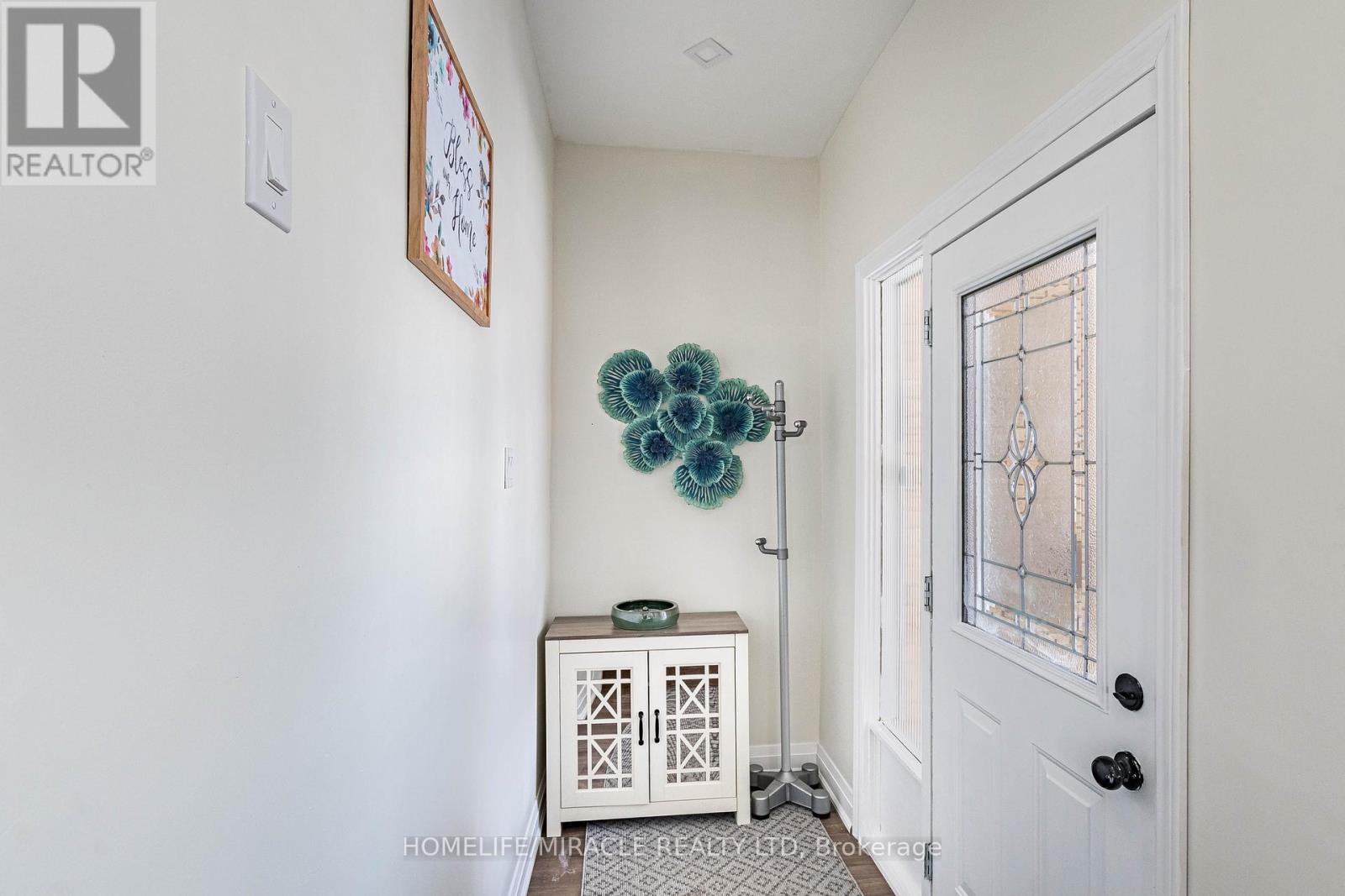 36 Mclaughlin Road N, Brampton, Ontario  L6X 1Y5 - Photo 5 - W12968254