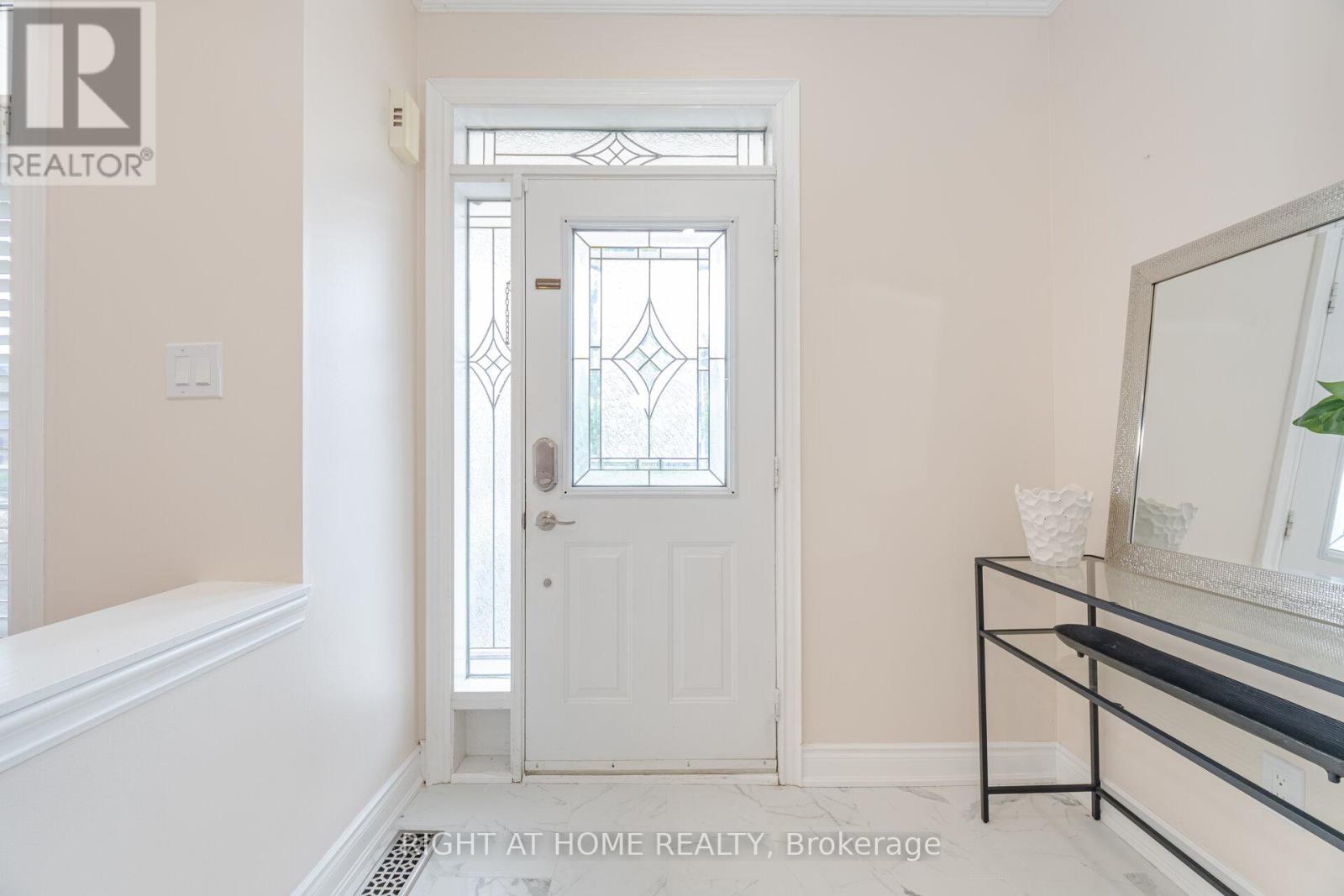 3737 Brinwood Gate, Mississauga, Ontario  L5M 7G9 - Photo 3 - W12968260