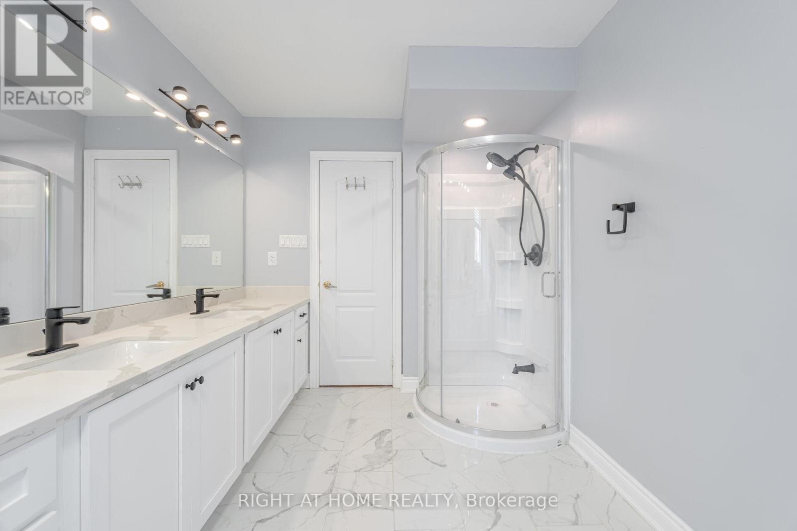 3737 Brinwood Gate, Mississauga, Ontario  L5M 7G9 - Photo 30 - W12968260