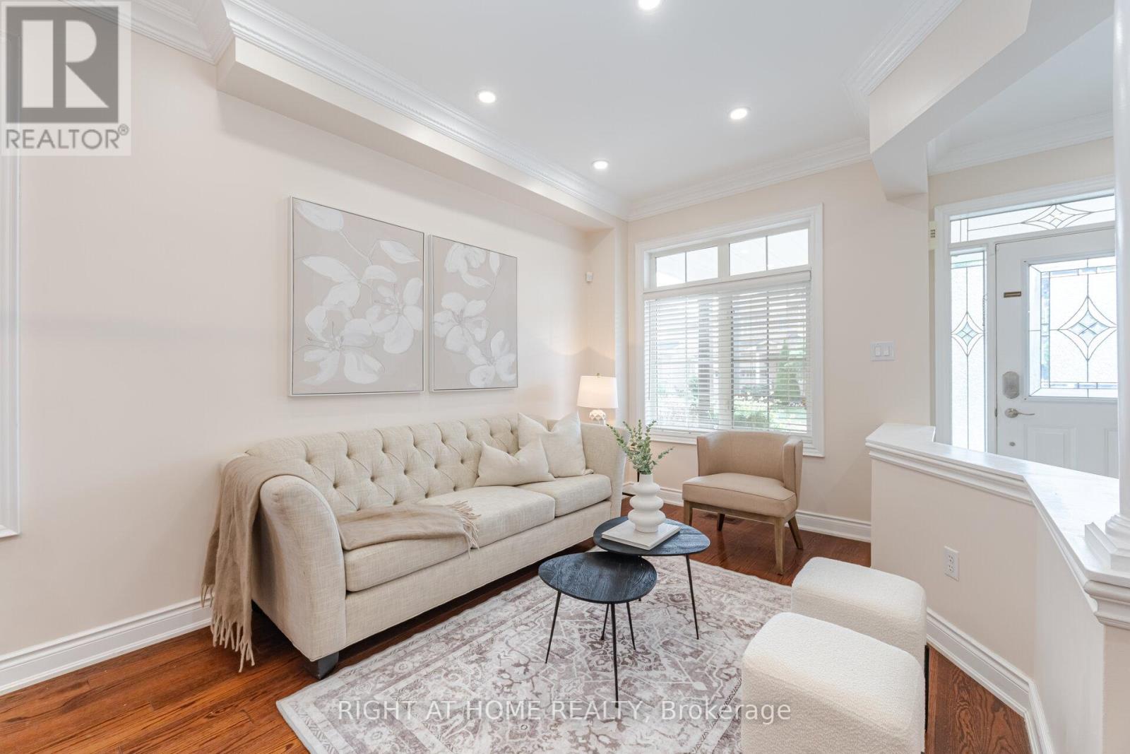 3737 Brinwood Gate, Mississauga, Ontario  L5M 7G9 - Photo 5 - W12968260