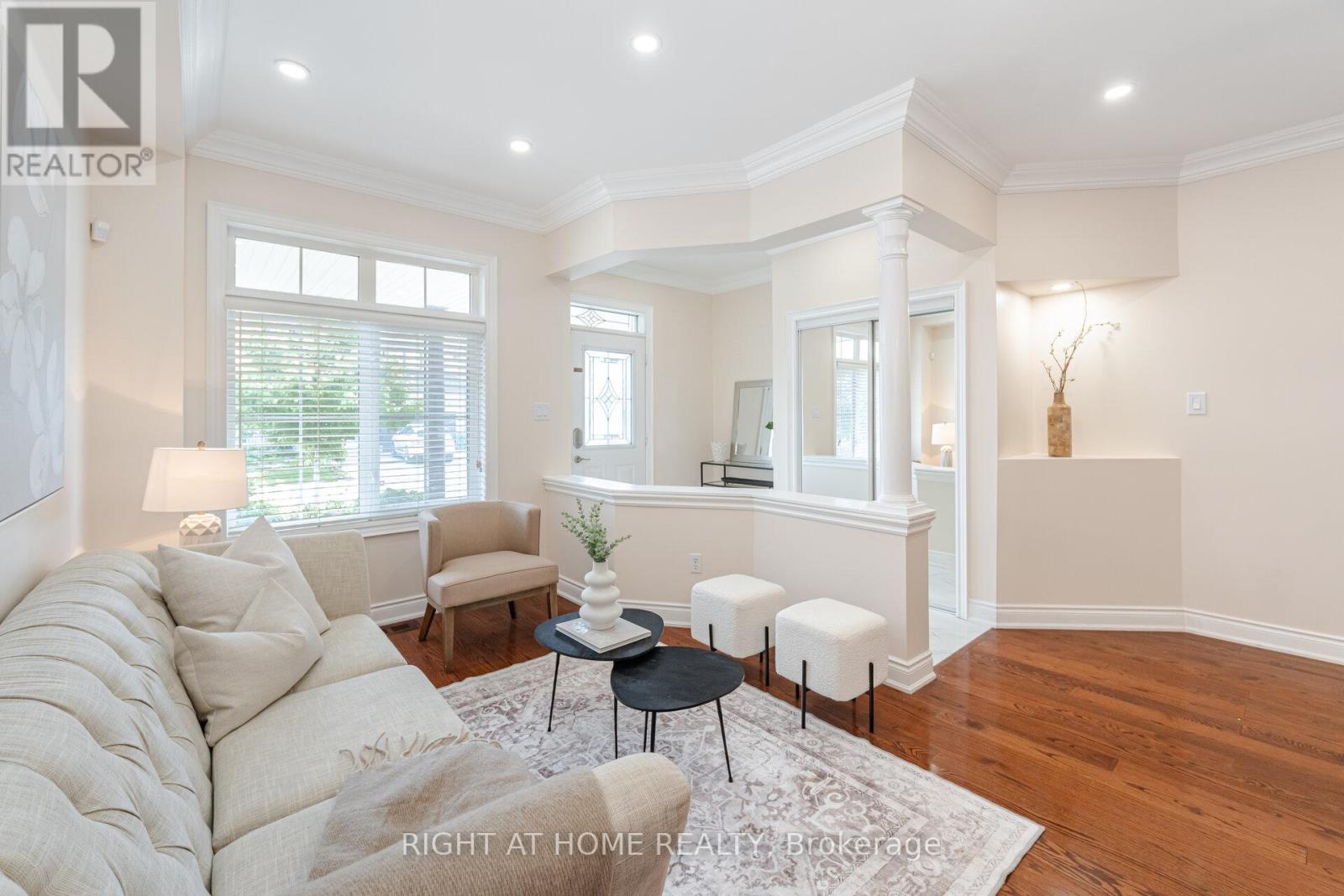 3737 Brinwood Gate, Mississauga, Ontario  L5M 7G9 - Photo 6 - W12968260