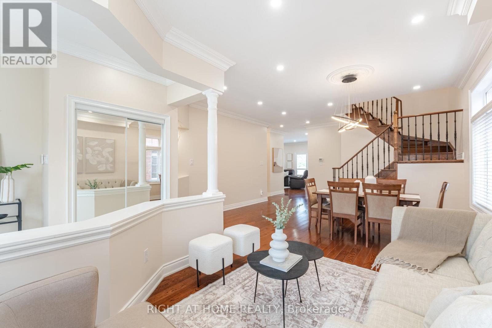 3737 Brinwood Gate, Mississauga, Ontario  L5M 7G9 - Photo 7 - W12968260