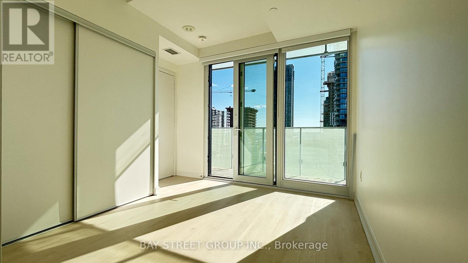 1004 - 3900 Confederation Parkway, Mississauga, Ontario  L5B 0M3 - Photo 11 - W12968284