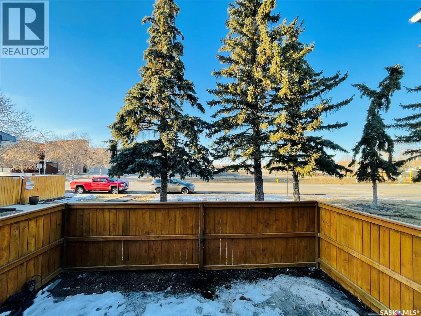 371 Fines Drive, Regina, Saskatchewan  S4W 5T3 - Photo 4 - SK032305