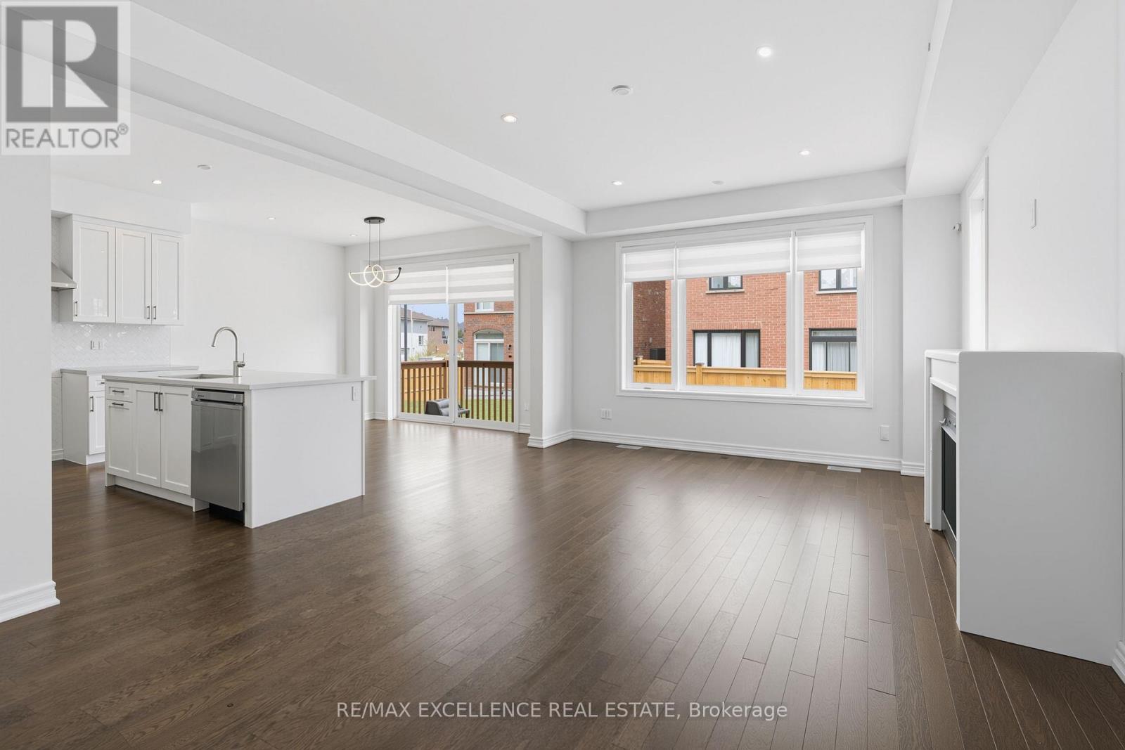 35 Guernsey Drive, Kitchener, Ontario  N2R 0T7 - Photo 3 - X12968188