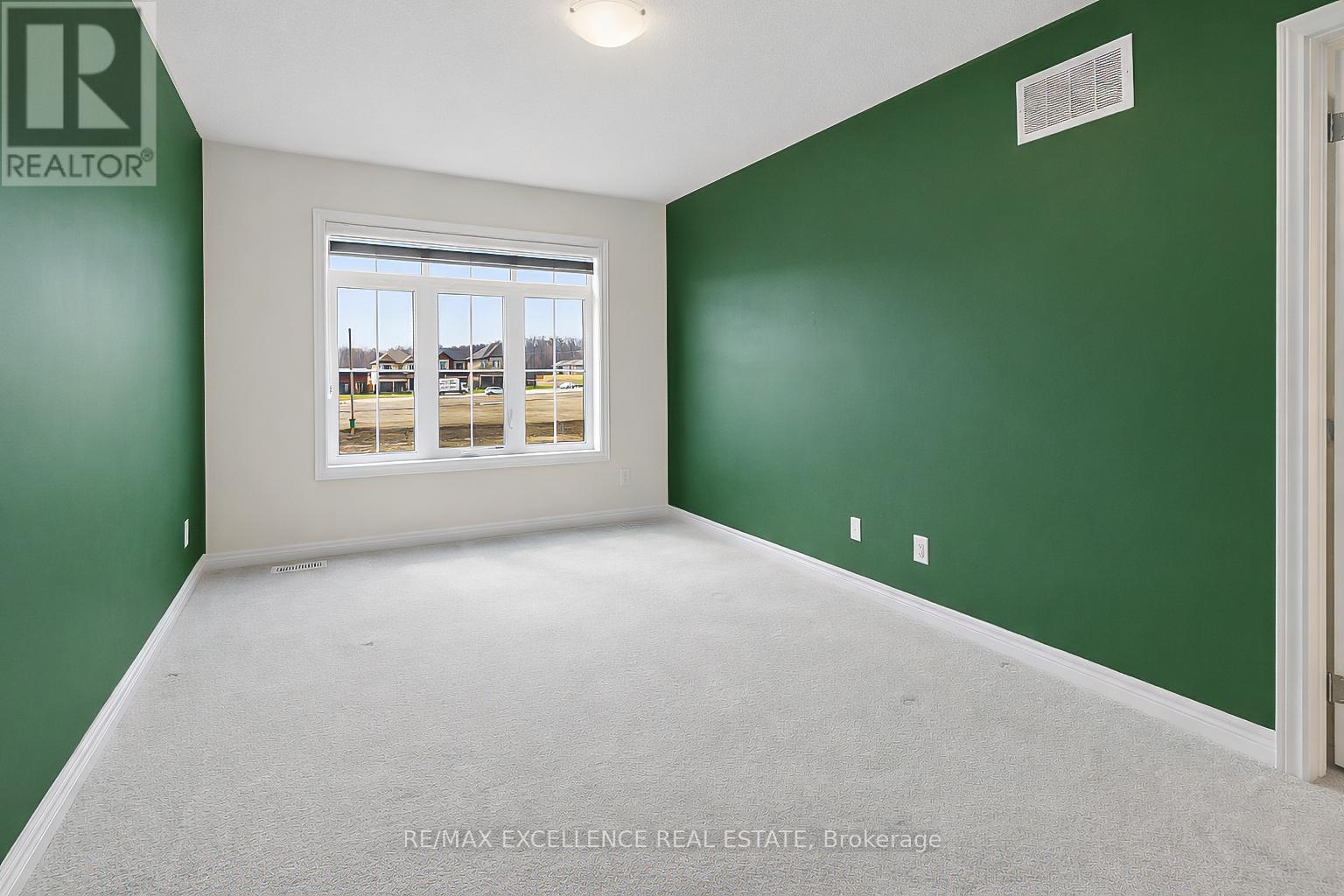 35 Guernsey Drive, Kitchener, Ontario  N2R 0T7 - Photo 8 - X12968188