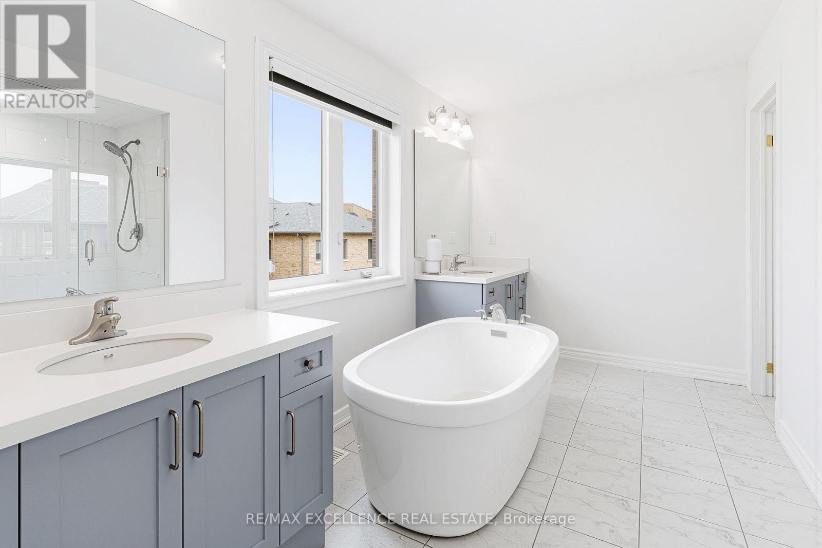 35 Guernsey Drive, Kitchener, Ontario  N2R 0T7 - Photo 9 - X12968188