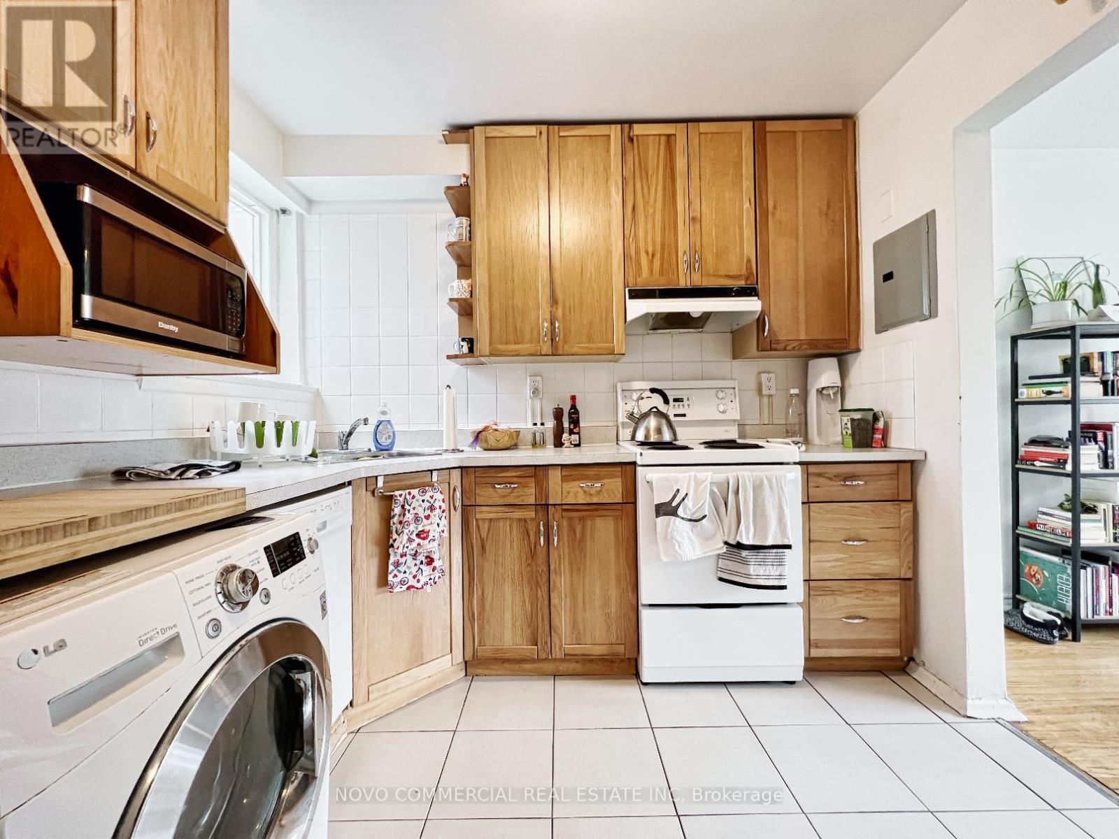 2nd Flr - 1658 Queen Street W, Toronto, Ontario  M6R 1B2 - Photo 5 - W12912404