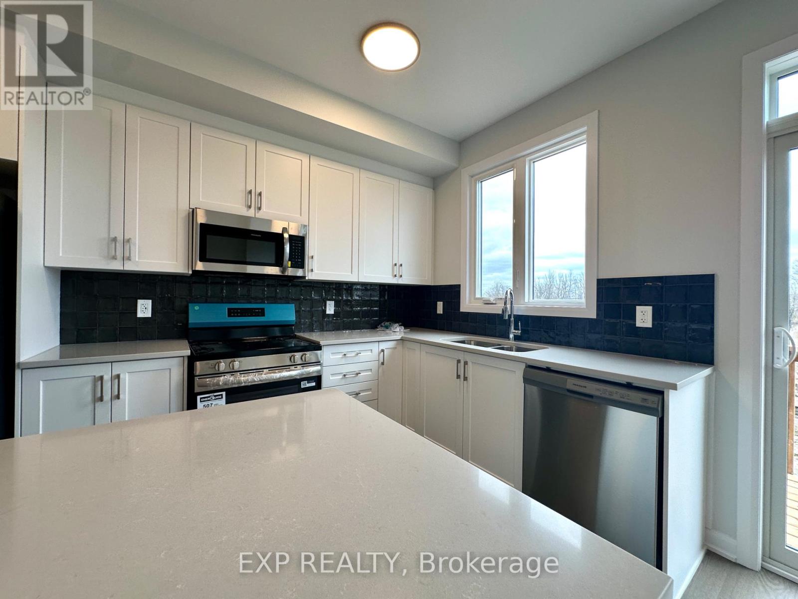 271 Bankside Way, Ottawa, Ontario  K2J 7M8 - Photo 8 - X12958730