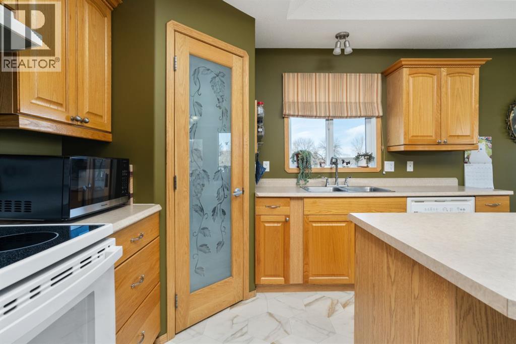 6608 33 Avenue, Camrose, Alberta  T4V 4W9 - Photo 7 - A2293491