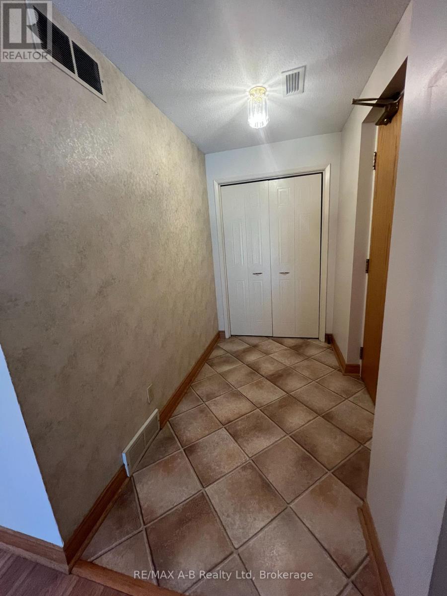 112 - 199 Hope Street E, East Zorra-Tavistock, Ontario  N0B 2R0 - Photo 4 - X12154485