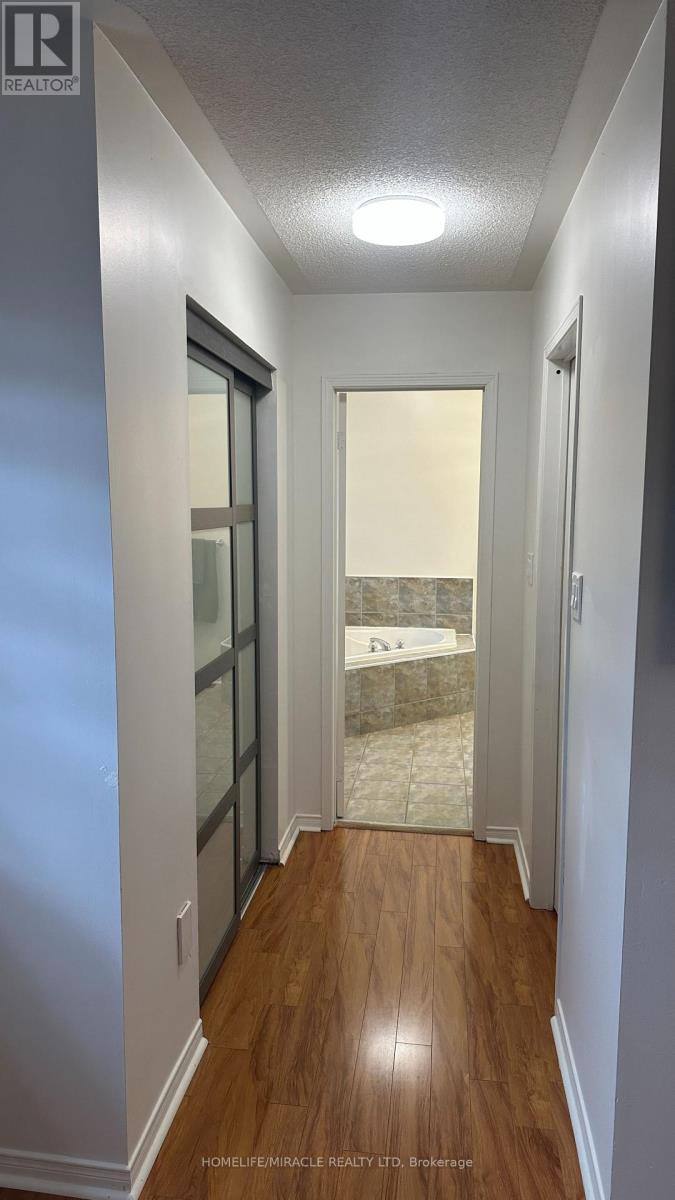 65 Fairhill Avenue, Brampton, Ontario  L7A 2E8 - Photo 10 - W12968006