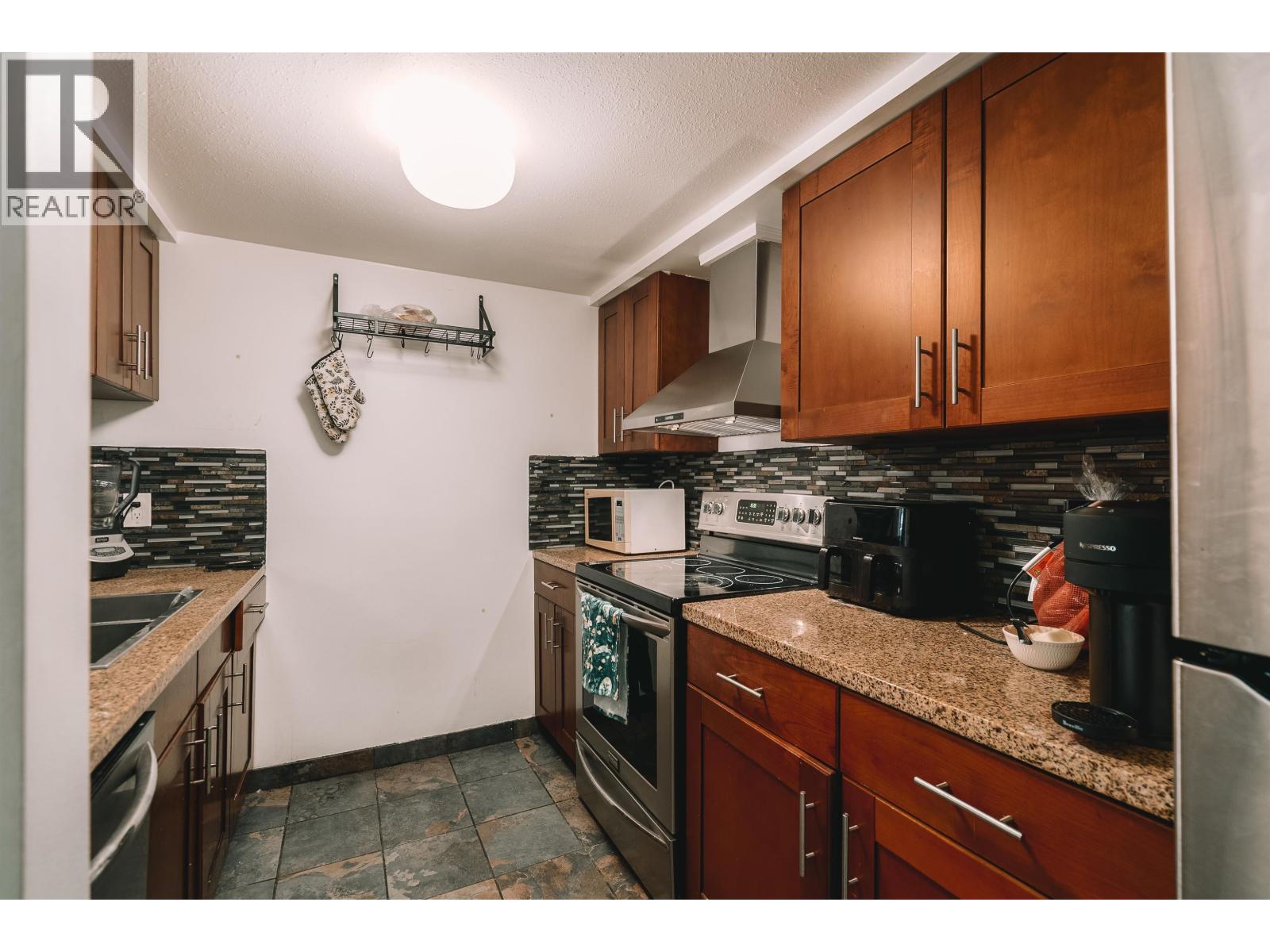 8 365 Ginger Drive, New Westminster, British Columbia  V3L 5L5 - Photo 9 - R3108113