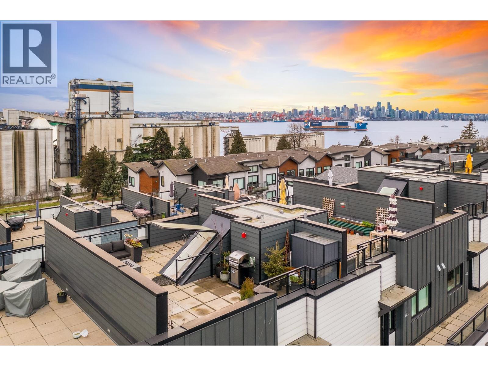 444 545 E 2nd Street, North Vancouver, British Columbia V7L 1E1 - Photo 2 - R3108115