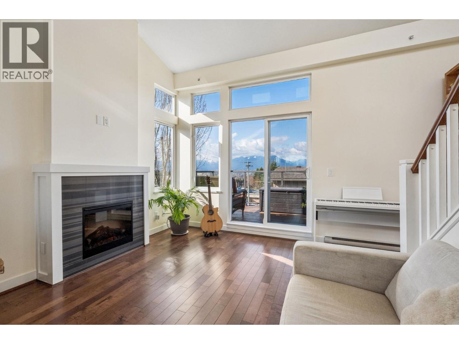 18 3788 Laurel Street, Burnaby, British Columbia  V5G 1M7 - Photo 2 - R3108155