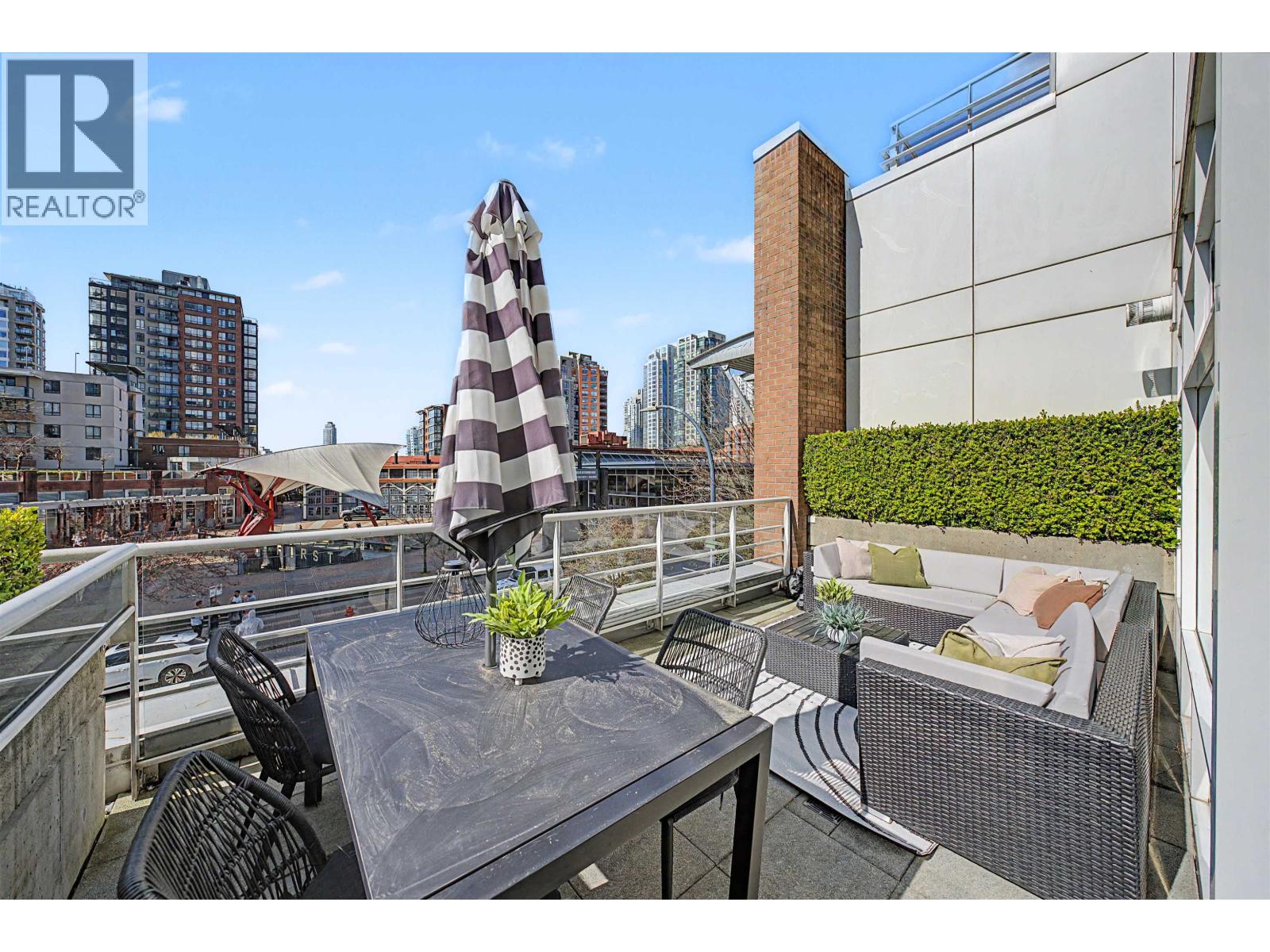 Th A 1199 Marinaside Crescent, Vancouver, British Columbia  V6Z 2Y2 - Photo 15 - R3108167