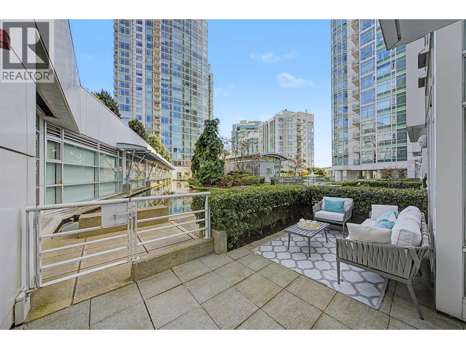 Th A 1199 Marinaside Crescent, Vancouver, British Columbia  V6Z 2Y2 - Photo 2 - R3108167