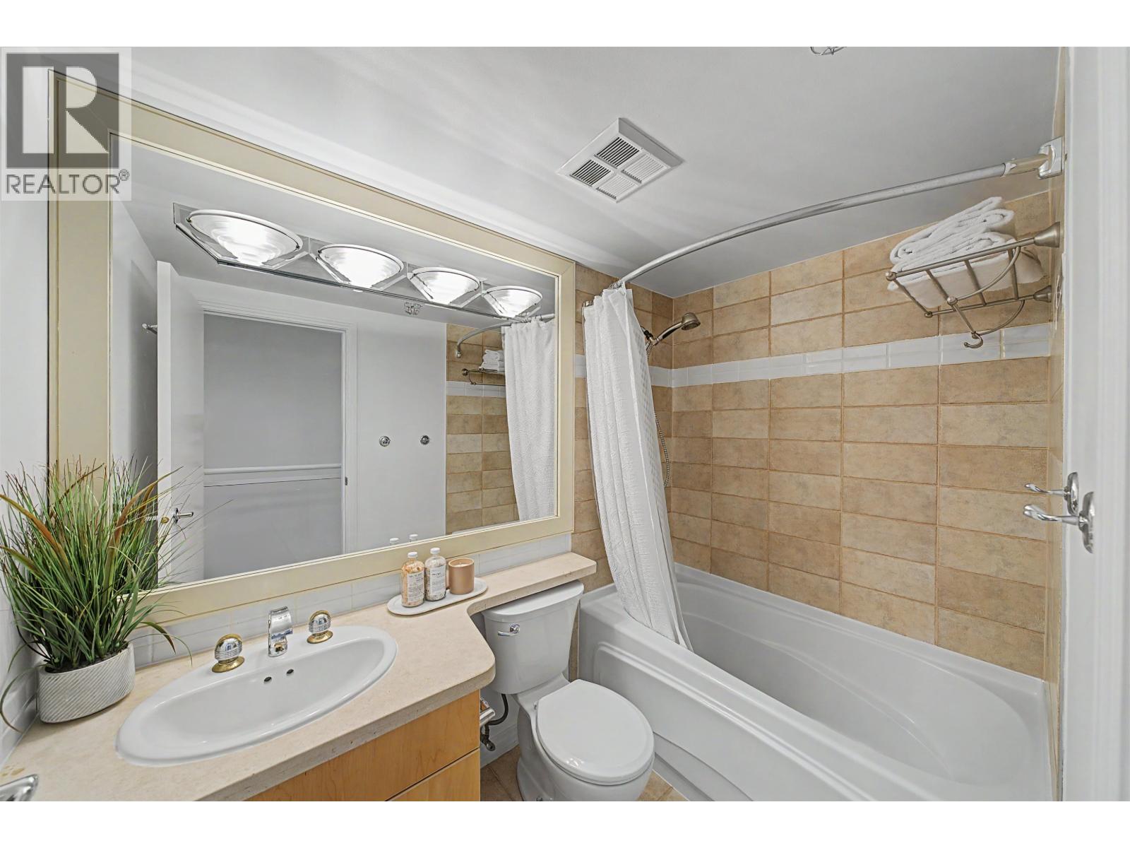 Th A 1199 Marinaside Crescent, Vancouver, British Columbia  V6Z 2Y2 - Photo 31 - R3108167