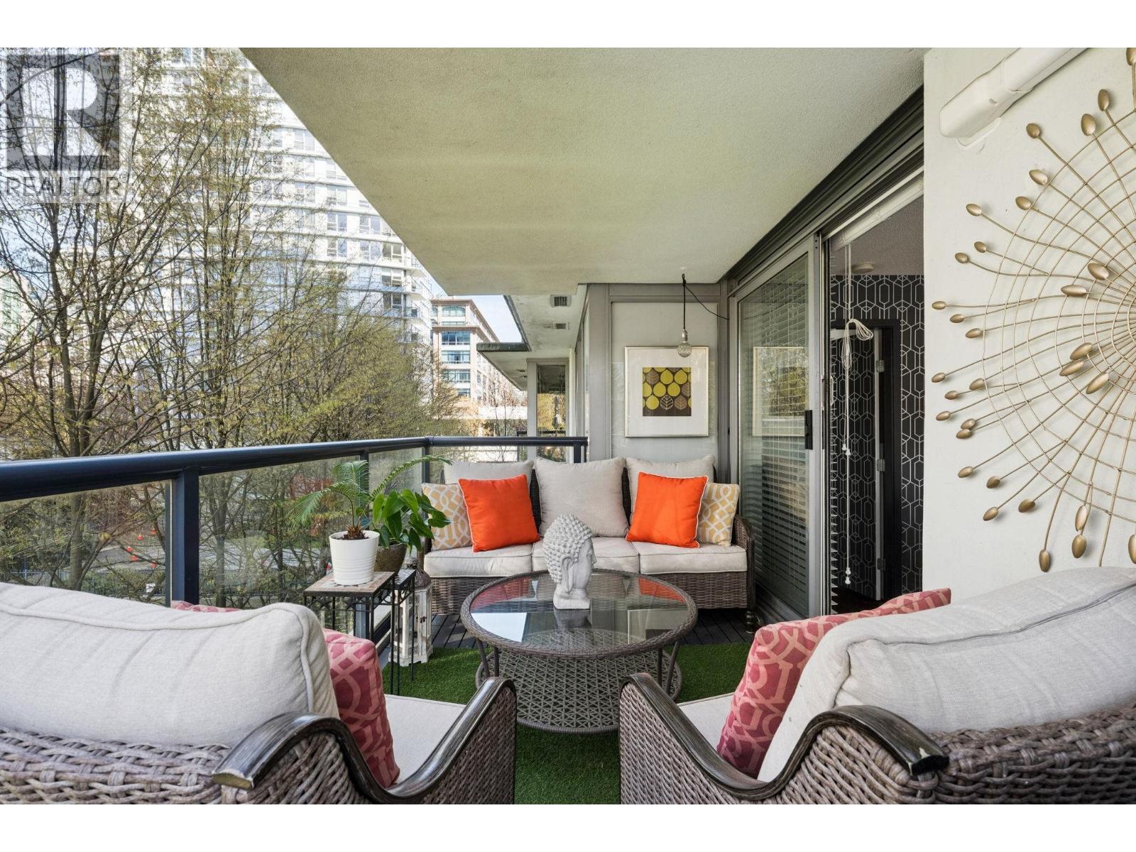 310 939 Expo Boulevard, Vancouver, British Columbia V6Z 3G7 - Photo 2 - R3108180