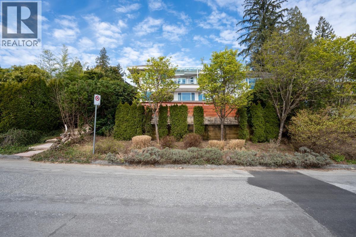 4493 Epps Avenue, North Vancouver, British Columbia  V7G 1G2 - Photo 39 - R3107712