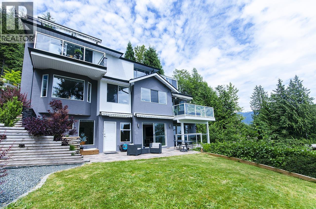 1241 COLEMAN STREET, North Vancouver, British Columbia