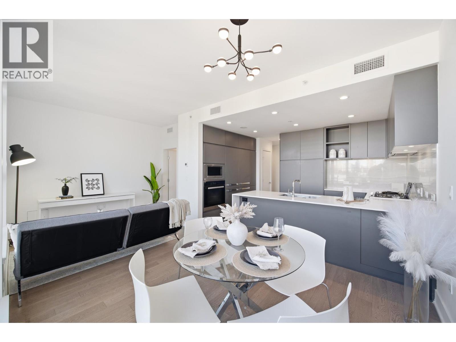 2401 450 WESTVIEW STREET, Coquitlam, British Columbia